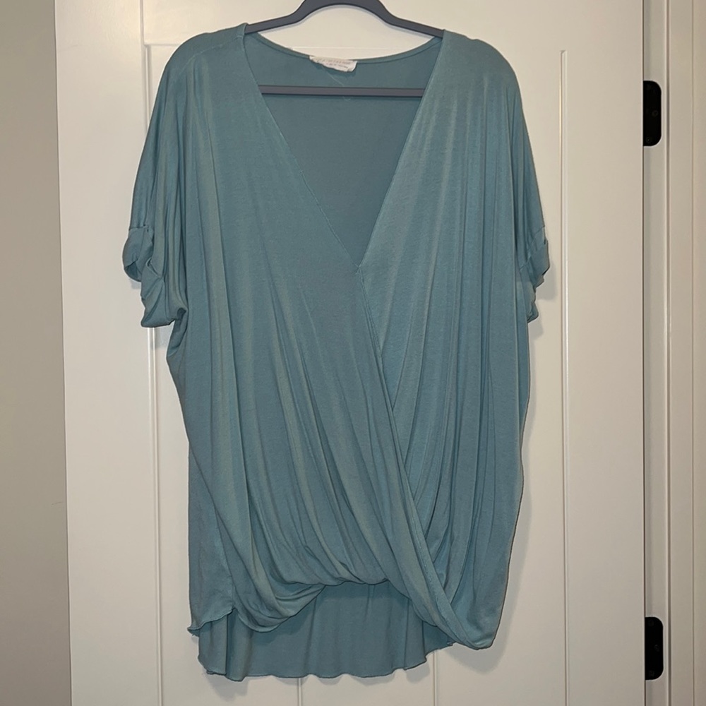 Plus Size Top (2XL) - Super Cute!